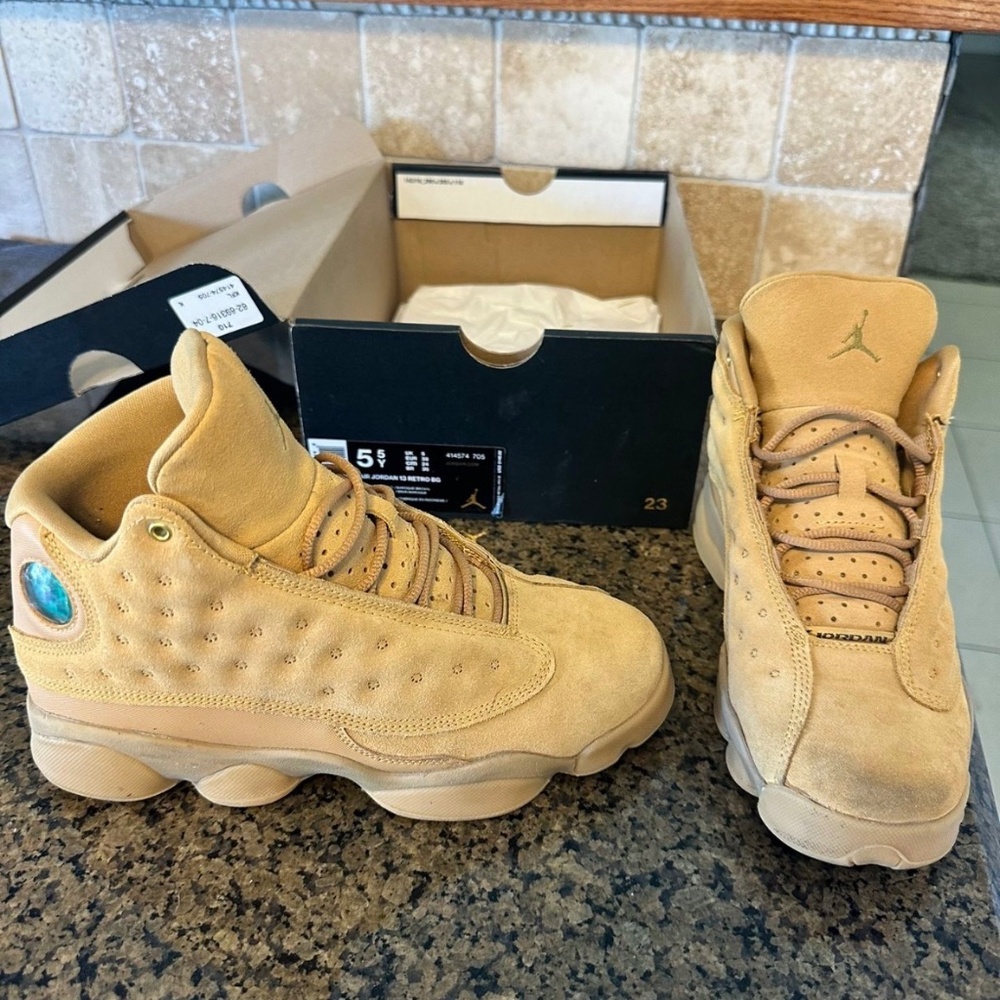 Air Jordan 13 retro bg